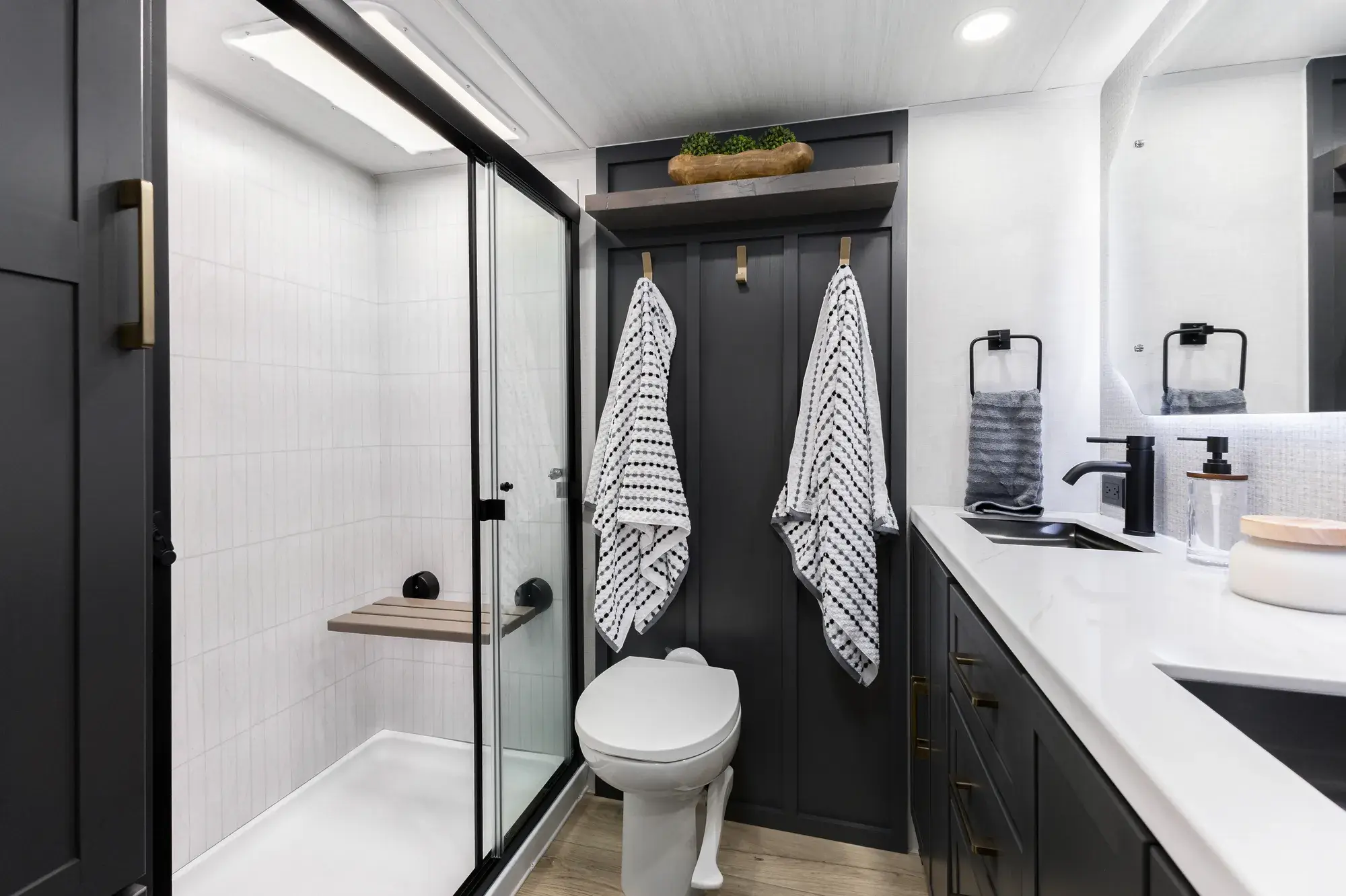 Surveyor Fifth Wheels Gallery Image