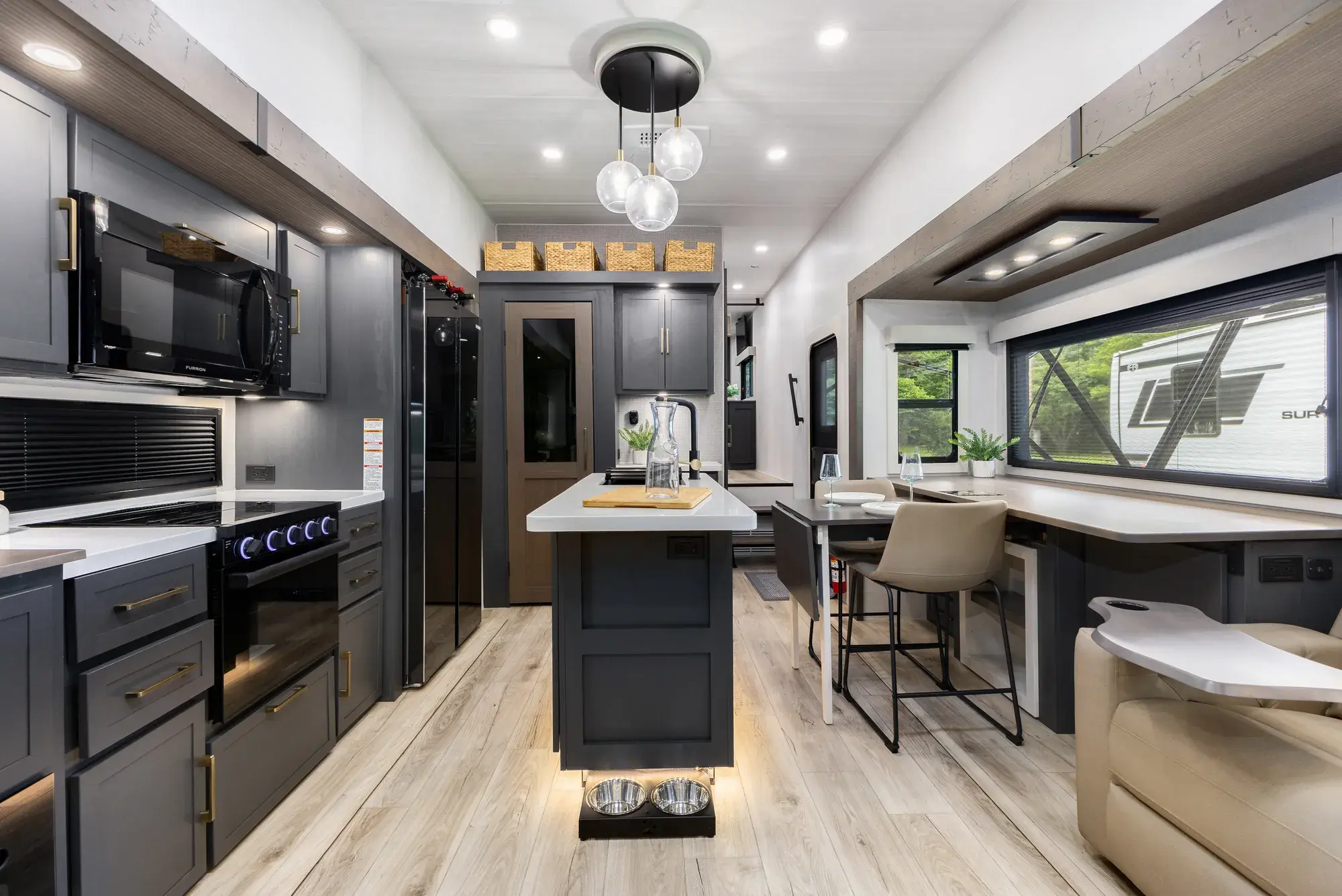 Surveyor Fifth Wheels Gallery Image