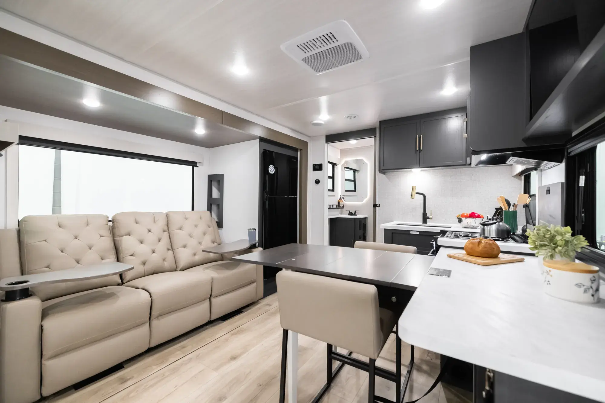 Surveyor Legend RVs