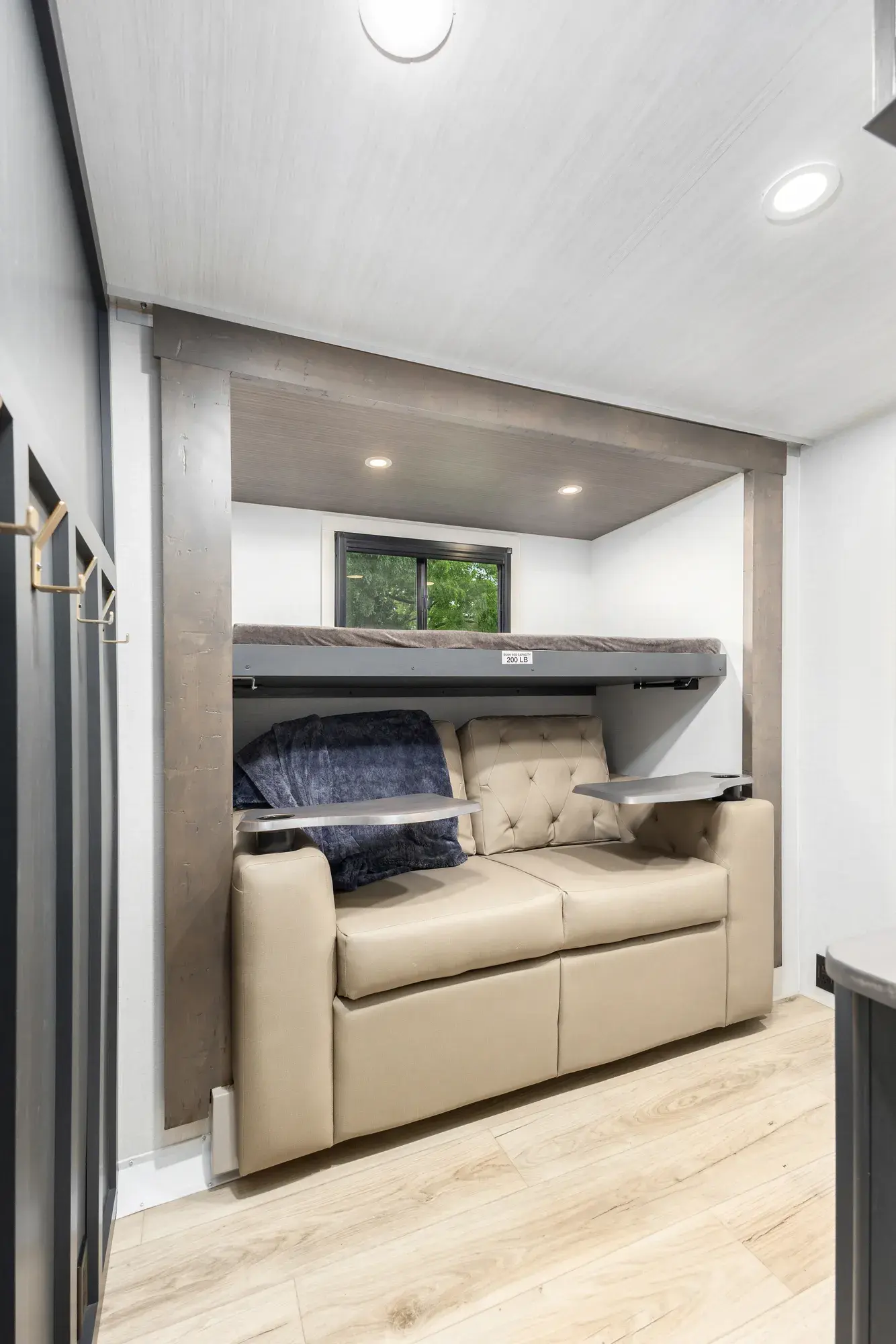 Surveyor Fifth Wheels Gallery Image