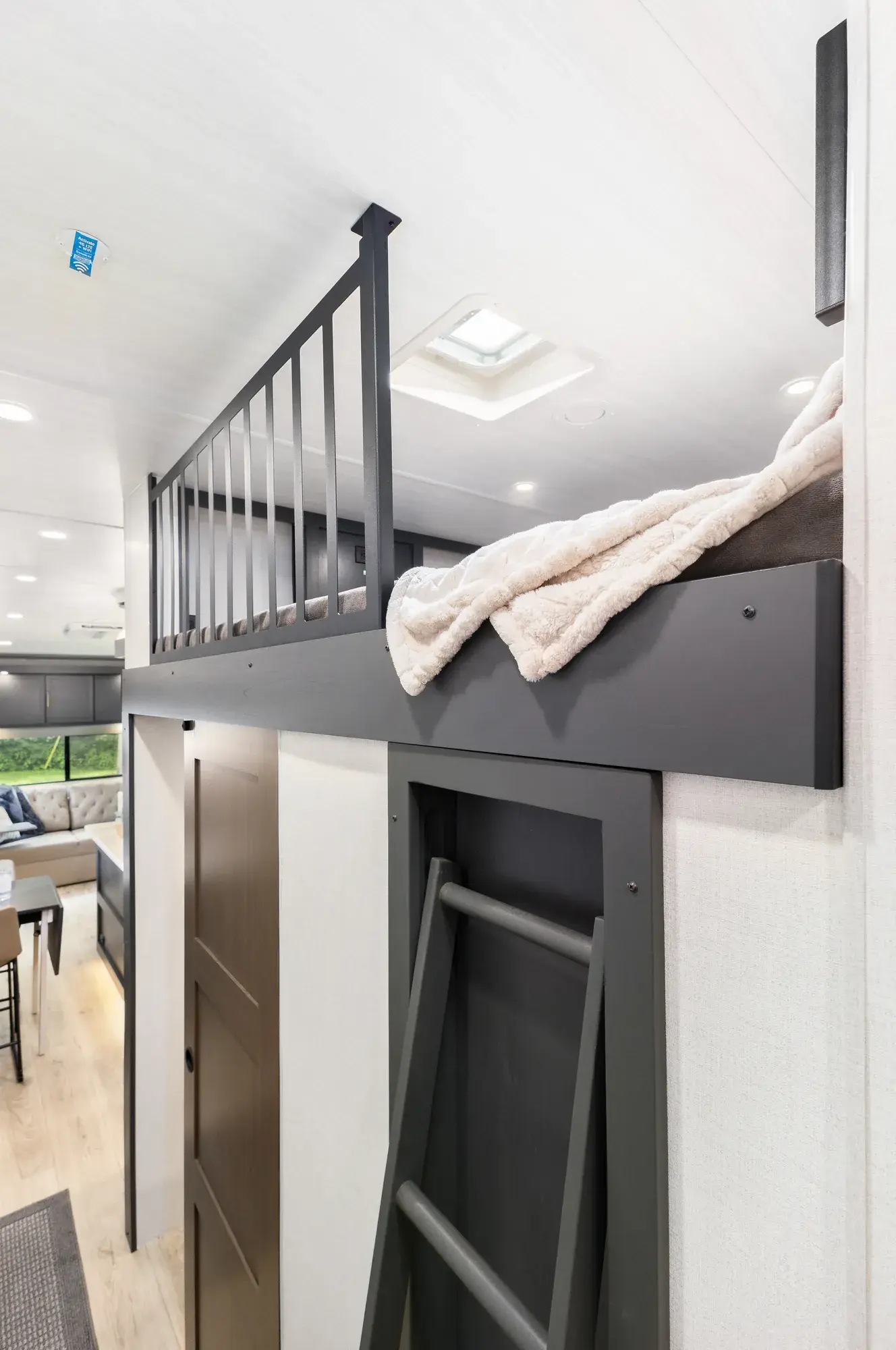 Surveyor Fifth Wheels Gallery Image