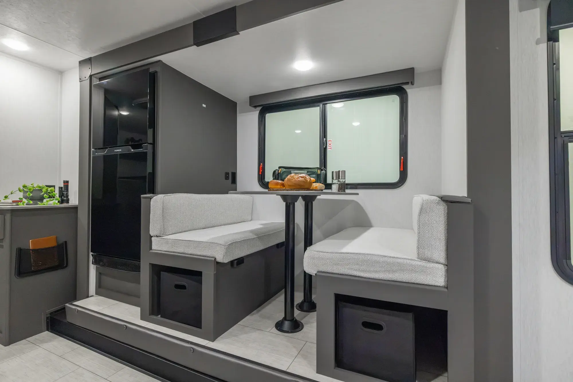 Photo d'ambiance 12 Coachmen Remote 8' Wide 228RBH 2027