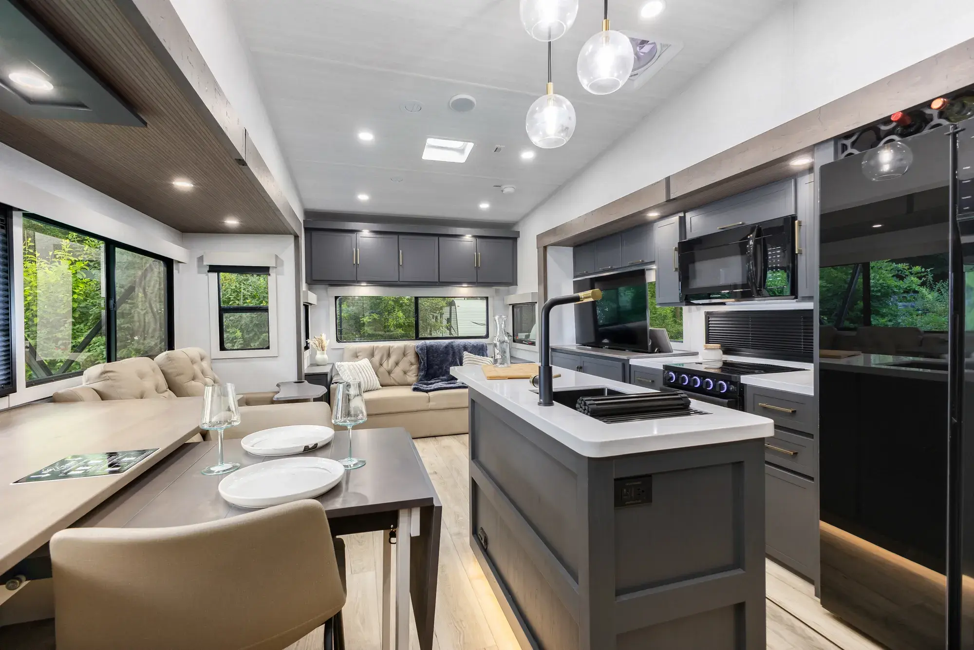 Surveyor Fifth Wheels RVs