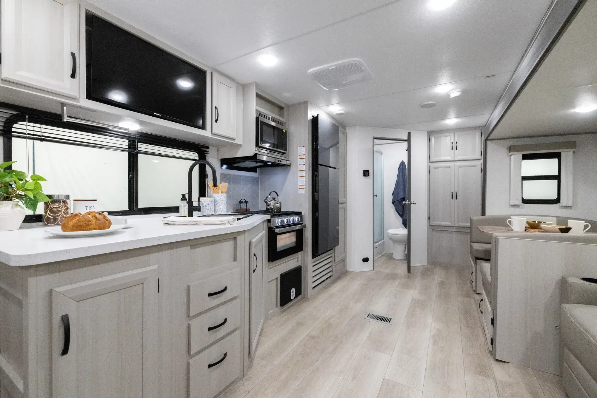 Aurora RVs
