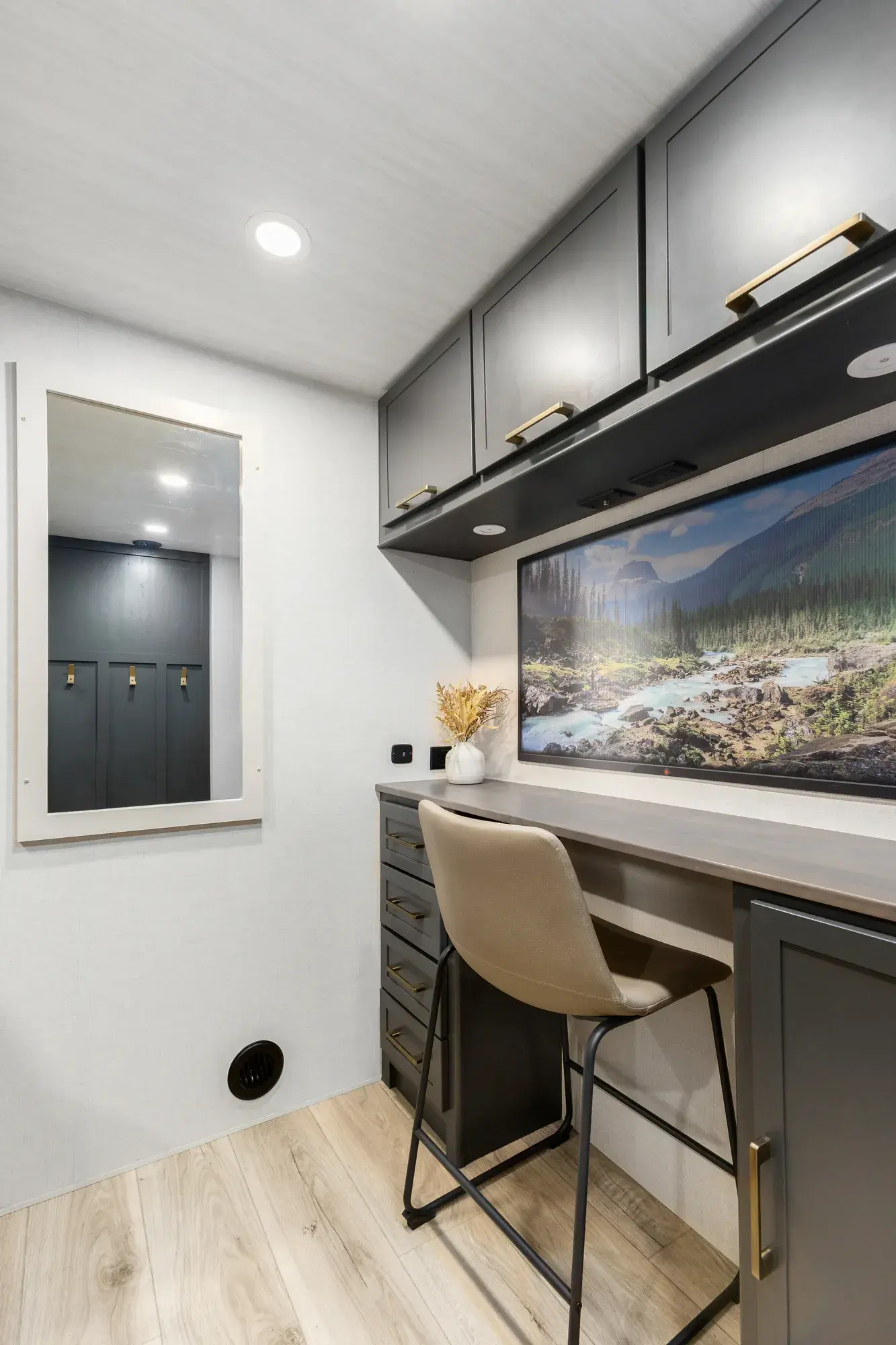 Surveyor Fifth Wheels Gallery Image