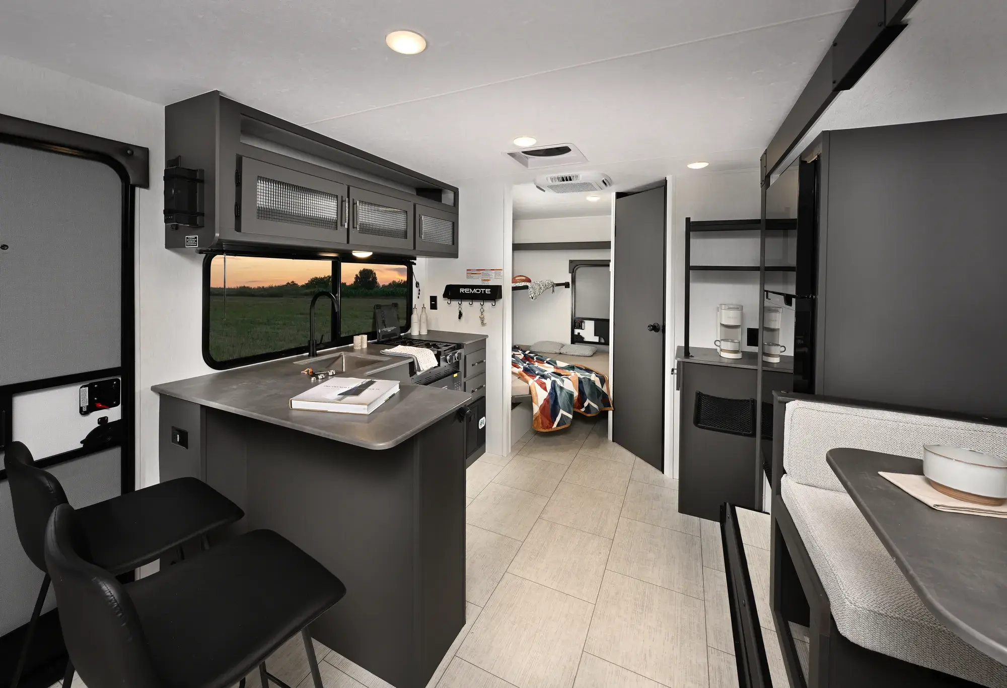 Photo d'ambiance 3 Coachmen Remote 8' Wide 228RBH 2027